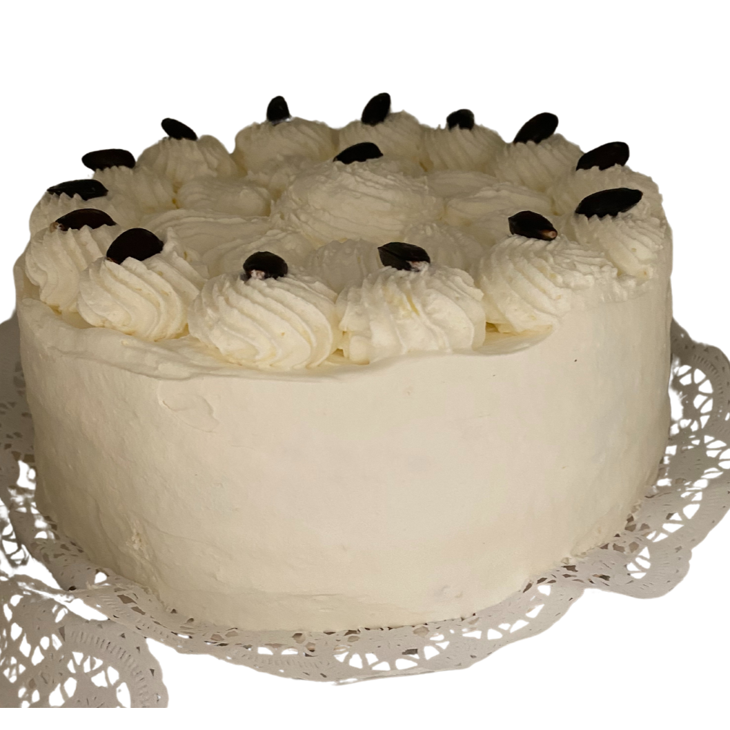 Torta helada de merengue, crema y frutas de la estación