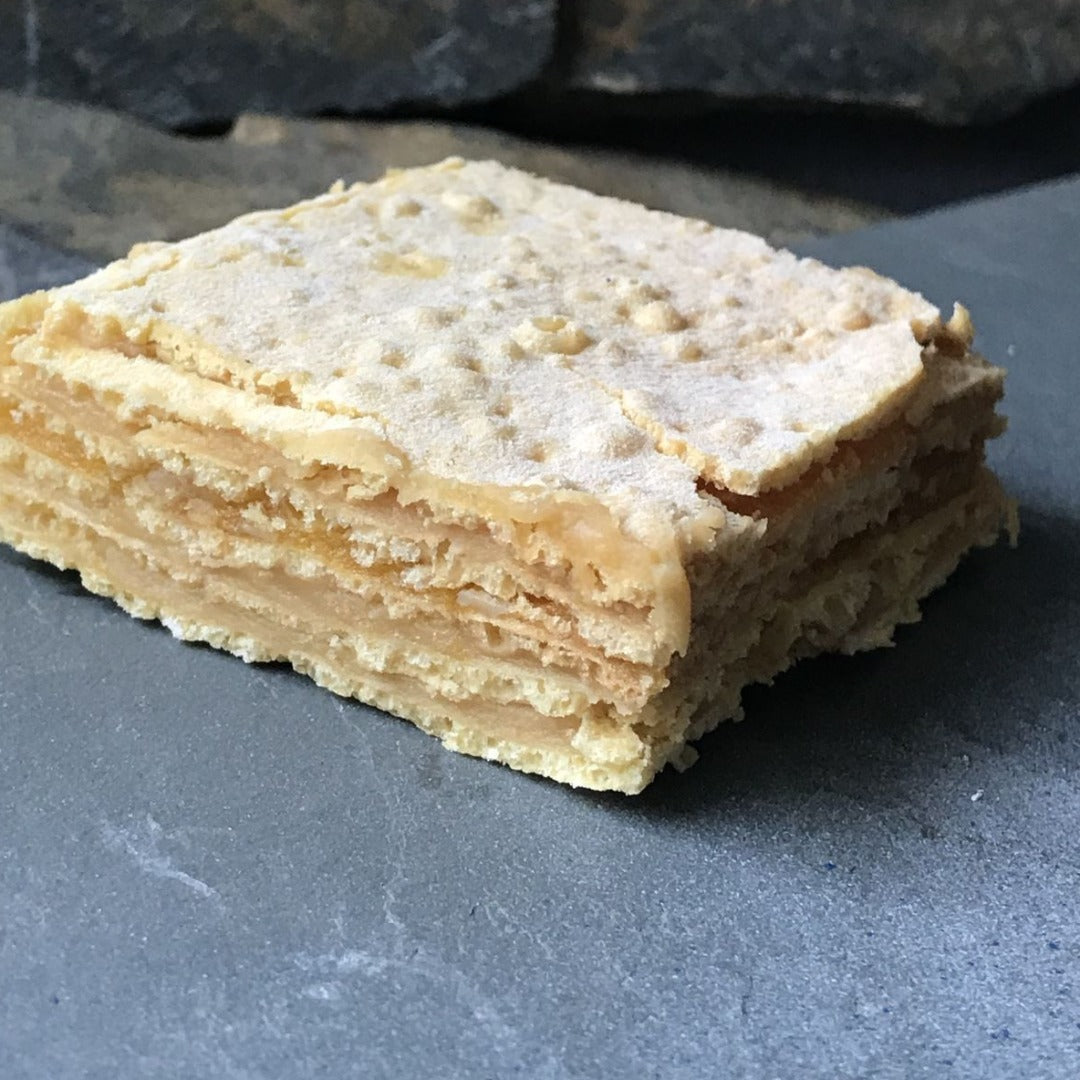 Caja con 10 unidades de dulces chilenos recién elaborados, receta de antaño.