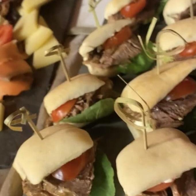 Tapadito de carne mechada con Tomate y lechuga hidropónica